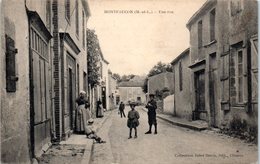 49 - MONTFAUCON -- Une Rue - Montfaucon