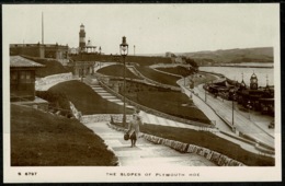 Ref 1252 - Real Photo Postcard - The Slopes Of Plymouth Hoe & Lighthouse - Devon - Plymouth