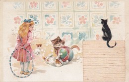 Illustrée Chatons Jouant Au Ballon Et Petite Fille Et Son Cerceau Les Regardant - 1900-1949