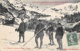 Eaux Bonnes       64         Concours De Skis. Groupe De Skieurs  Après La Course  (voir Scan) - Eaux Bonnes