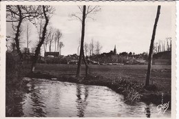 CHATELAUDREN - La Rivière Le Leff. A L'arrière Plan, Chapelle De Notre-Dame Du Tertre - Châtelaudren