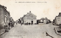 Marolles-les-Braults  72   Arrivée Par La Gare Au Carrefour Des Rues Tres Tres Animée-Machine Agricole -Café Et Epicerie - Marolles-les-Braults
