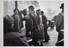 REF 353 - CPM Le Baiser De L'hotel De Ville Robert DOISNEAU Edition FOTOFOLIO - Doisneau