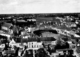 CPSM   Poiré Sur Vie  L'église  Et La Palce - Poiré-sur-Vie