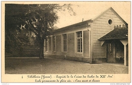 89 VILLEBLEVIN Cour Ouest Et Classes  Propriété De La Caisse Des écoles Du XII E Arrondissement  CPSM PF Sépia - Villeblevin