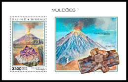 GUINEA BISSAU 2018 **MNH Volcanoes Vulkane Volcans S/S - OFFICIAL ISSUE - DH1851 - Volcanos