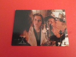 1-25  TRADING CARD TOPPS SERIE TELE X-FILES MULDER SCULLY : N°68 ANNEE - X-Files