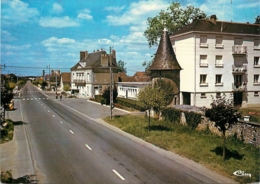 37 NEUILLE PONT PIERRE Le Carrefour La Gendarmerie Et La Poste CPM Ed. Combier - Neuillé-Pont-Pierre