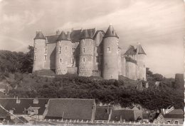 CPM 37 INDRE Et LOIRE - LUYNES - Le Château (XIII°et XV°siècles) Façade Ouest - Premier Plan Le Village N°2501  Pli Coin - Luynes