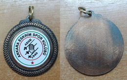 AC -  ANKARA FENCING SPORTS CLUB VINTAGE MEDALLION - Archery