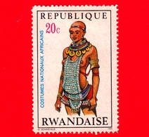 RWANDA  - Usato - 1970 - Costumi - Donna In Abiti Tradizionali - Tharaka Meru Woman - 20 C - Used Stamps