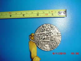 Très Belle Médaille Pour La Seconde Marche Populaire International Des AMBHL De Saint Avold Datée 1979 Puit Mine Mineur - Autres & Non Classés