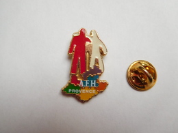 Superbe Pin's , Médical , Association , AFH Provence , Association Française Des Hémophiles - Geneeskunde