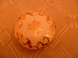 Bonbonnière Porcelaine De Limoge , Motif  Floral Doré - Altri & Non Classificati