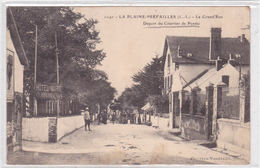 44  LA PLAINE Sur MER   _ PREFAILLES  _  Départ Du Courrier De Pornic   _ La Grand'rue  *belle CPA Animée - La-Plaine-sur-Mer