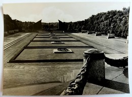 #496  Soviet War Memorial In Treptower Park - BERLIN, GERMANY - Postcard 1964 - Treptow