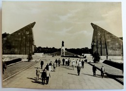 #496  Soviet War Memorial In Treptower Park - BERLIN, GERMANY - Postcard 1964 - Treptow