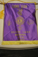 Rare Fanion Lion's Club Silver Lake Indiana USA - Autres & Non Classés