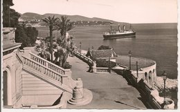 L20J488 - Monté Carlo - Les Terrasses Et Le Tir Aux Pigeons - Vue Sur Le Cap Martin  - La Cigogne N°99.138.73 - Les Terrasses