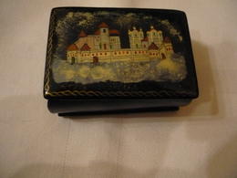 Russische Lack-Schatulle - Mit Schloss-Motiv (739BW) Preis Reduziert - Arte Oriental