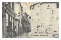 BLESLE   (cpa 43)  La Grande Rue Et La Gendarmerie   -  L 1 - Blesle