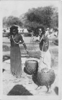 Somalie / 11 - Youth At The Wall - Somalia