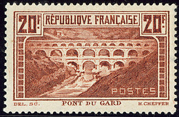 ** Pont Du Gard. Papier Blanc. No 262A (Maury 262I). - TB - Autres & Non Classés