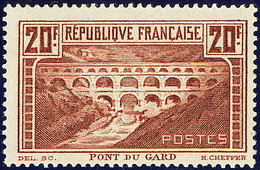 ** Pont Du Gard. Papier Blanc. No 262A. - TB - Andere & Zonder Classificatie