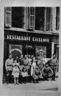 Carte Photo Restaurant EXCELSIOR.Etablissement A.Claudey.Un Groupe De Soldats Posant Devant Le Restaurant. A Situer - Ristoranti