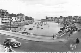 44 - LE POULIGUEN : Le Port Et Les Quais - CPSM Dentelée Noir Blanc Format CPA Postée 1954 - Loire Atlantique - Le Pouliguen