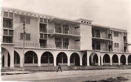 MOYEN CONGO POINTE NOIRE LES ARCADES ANIMEE CARTE PHOTO DENTELEE - Pointe-Noire