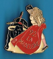 PIN'S //   ** FÊTE DE LA MADELEINE '92 / MONT DE MARSAN ** - Tauromachie - Corrida