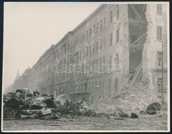 1956 Budapest, A Kilián Laktanya A Forradalom Idején, Fotó, Hátulján Feliratozva, 7×8,5 Cm - Other & Unclassified