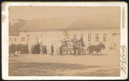 Cca 1900 Gyászmenet Vizitkártya Méretű Fényképen, Foltos, 6,5x11 Cm - Autres & Non Classés