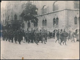 Az Ellenforradalom Után Elfogott Fehéreket Kísérnek Az Üllői úton, Másolat, Készült A M. Kir. Hadimúzeum Fényképészeti M - Sonstige & Ohne Zuordnung