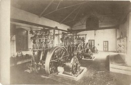 ** 2 Db RÉGI Fotó Képeslap Gyárak Belsejéről, Gépekkel / 2 Pre-1945 Photo Postcards Of Factory Interiors With Machines - Non Classés