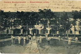 T2/T3 1909 Erzsébetváros, Dumbraveni; Huszár Laktanya Udvara. Scholtes A. Kiadása 1835. / Hussar (cavalry) Barracks (EK) - Unclassified