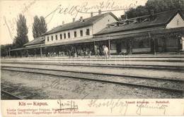 T2 1906 Kiskapus, Kleinkopisch, Copsa Mica; Vasútállomás, Vasutasok. Kiadja Guggenberger Frigyes / Bahnhof / Railway Sta - Non Classés