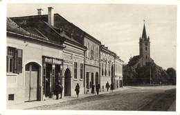 T2 Szászrégen, Reghin; Gróf Csáky Utca A Német Evangélikus Templommal, Graft Philippi, Schuster üzlete / Graf Csáky Str. - Unclassified