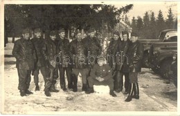 ** T2/T3 Gépkocsis Osztag Csoportképe, Vezetők Bőrkabátban / WWII Hungarian Motorized Unit, Leaders In Leather Jackets.  - Ohne Zuordnung