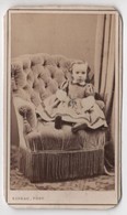 CDV Photo Originale XIXème Album Famille Davy CHERBOURG Enfant Beaux Habits Par Rideau Cdv 2582 - Old (before 1900)