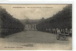 1 Cpa Songeons - Place Du Grand Marché - La Gendarmerie - Songeons