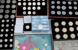 Alle Welt: Kleine Sammlung Diverser Münzen, Dabei: Set 25c Canada, Diverse DDR Münzen (vergoldet), 6 - Sonstige & Ohne Zuordnung