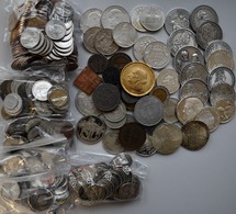 Alle Welt: Münzen Und Medaillen Queer Durch Die Welt, Dabei: USA, 1/4 Dollar Sowie 1 Dollar Gedenkmü - Other & Unclassified