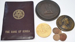 Alle Welt: Kleines Lot: 1 X KMS Korea; Medaille Sovetskij Fond Kultury; Medaille Ill Comune Di Milan - Other & Unclassified