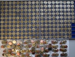 Euromünzen: Eine Umfangreiche Sammlung An Losen Euromünzen Sets 1c - 2 Euro Sowie 2 Euro Gedenkmünze - Andere & Zonder Classificatie