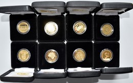Medaillen: Lot 8 Goldmedaillen Zu Verschiedenen Anlässen. Zur Euroeinführung In Lettland, 800 Jahre - Ohne Zuordnung