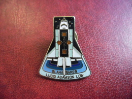 PIN'S NASA STS-43 SPACE SHUTTLE ATLANTIS LUCID ADAMSON LOW BAKER BLAHA PIN ESPACE NAVETTE SPACIALE En 1991 USA - Raumfahrt