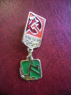 PIN'S SPORT VOLLEYBALL CCCP RUSSIE FAUCILLE MARTEAU - Volleyball