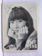 AUTOGRAPHE - DEDICACE  - CARTE SIGNEE - TINY YONG - Autographs